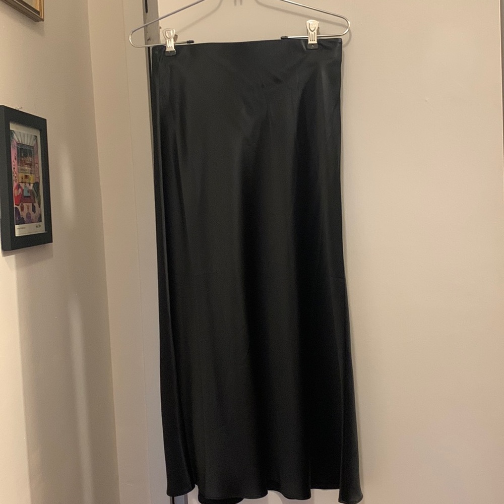 Quince washable silk skirt- black midi length size S - in like new condition
